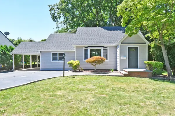 9 Koster Court, Huntington Station, NY 11746