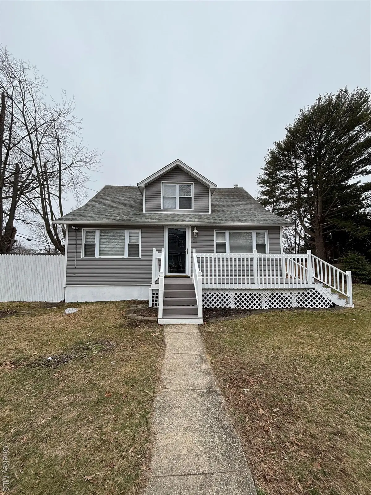 26 Roslyn Street, Islip Terrace, NY 11752 - #1