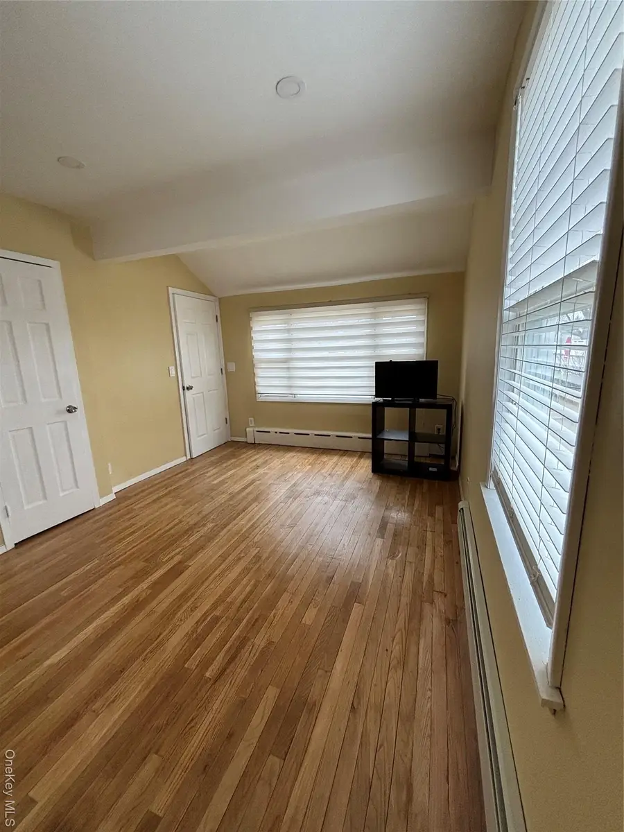 26 Roslyn Street, Islip Terrace, NY 11752 - #3