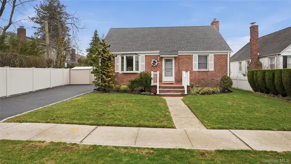 358 Kensington Road S, Garden City South, NY 11530