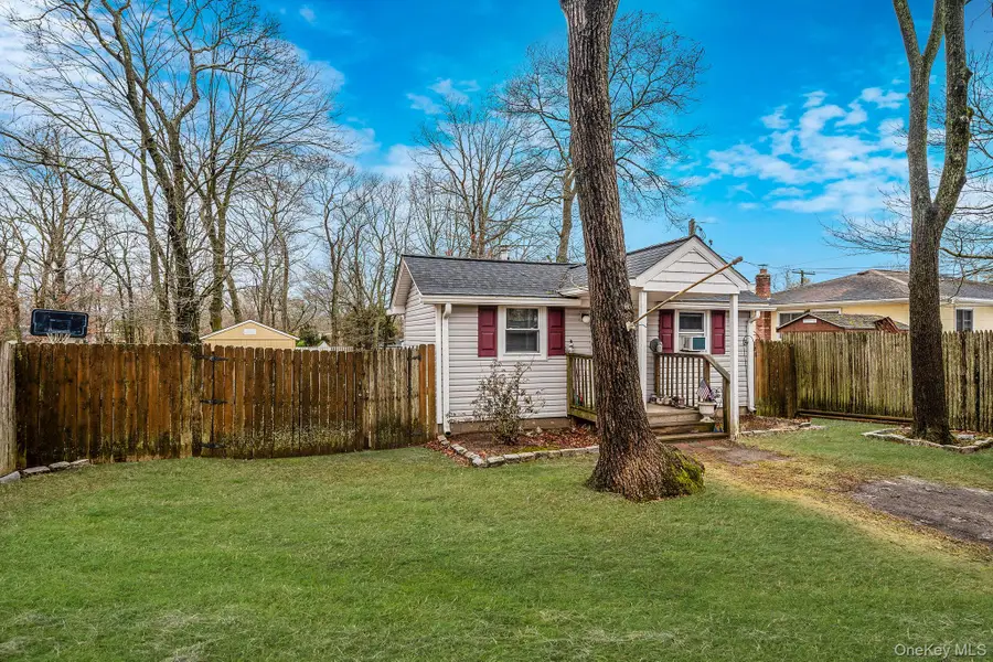 16 Rexmere Avenue, Farmingville, NY 11738 - #2