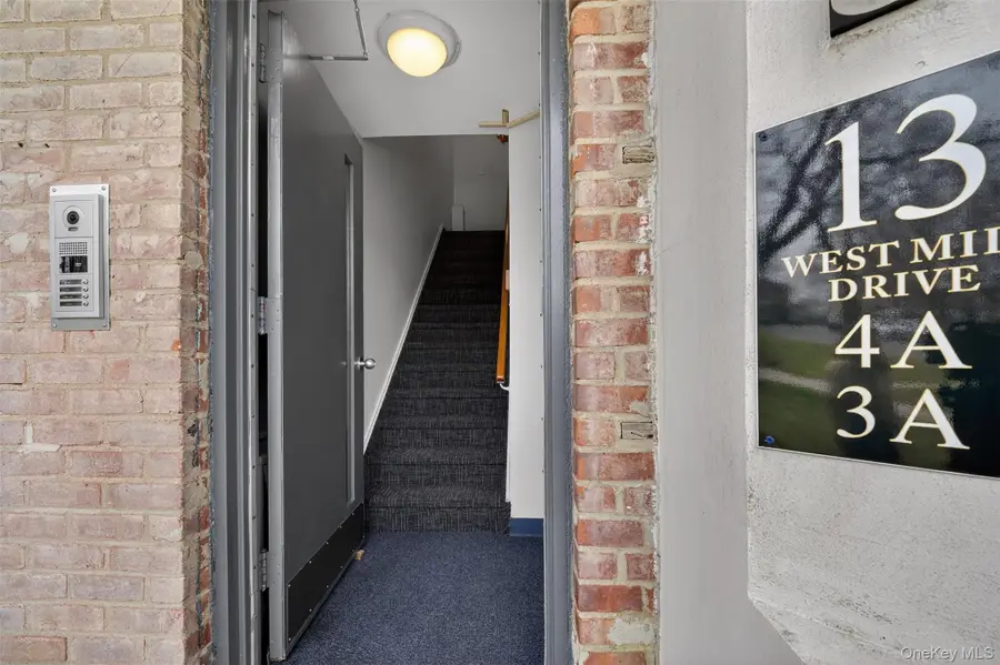 13 W Mill Drive #4A, Great Neck, NY 11021 - #2