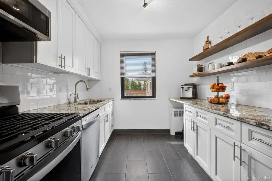 13 W Mill Drive #4A, Great Neck, NY 11021 - #3