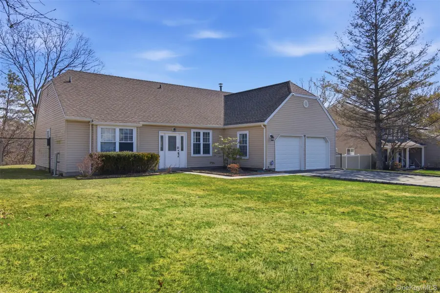 11 Royal Drive, Coram, NY 11727 - #3