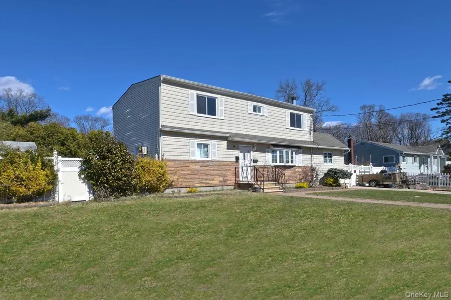 313 Warren Street, West Babylon, NY 11704 - #2