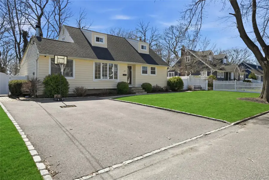 27 Chester Street, East Northport, NY 11731 - #2