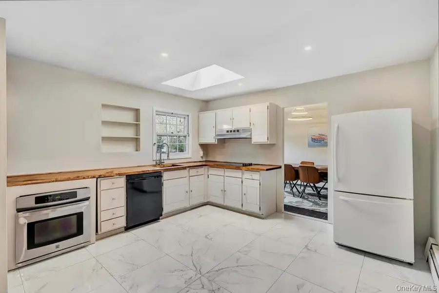 22 Tinder Lane, Lake Grove, NY 11755 - #2