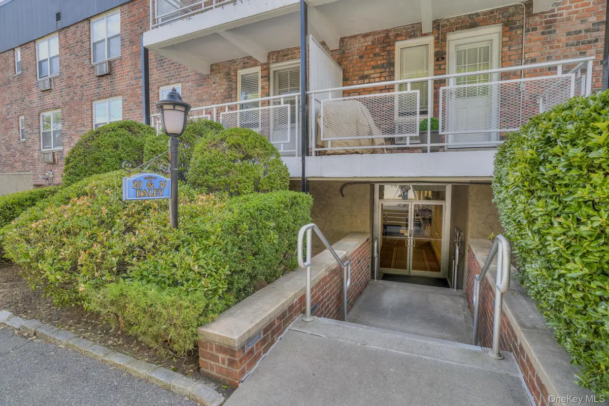 20 Daley Place #113, Lynbrook, NY 11563 - #1