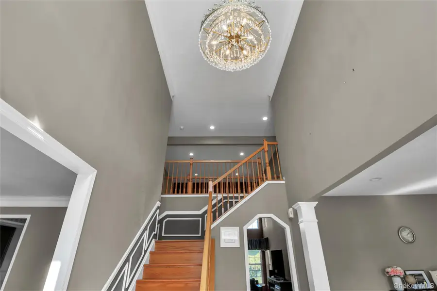 8 Avolet Court, Mount Sinai, NY 11766 - #3