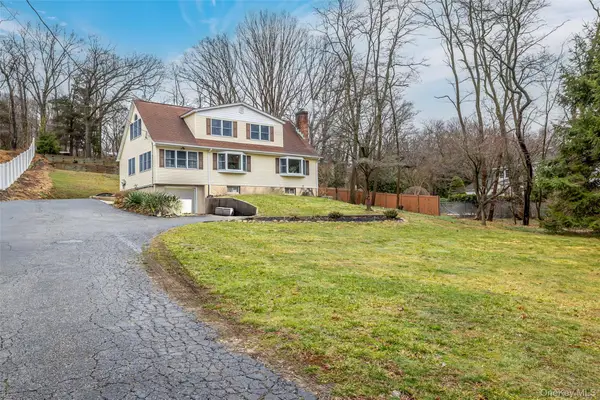 223 Bread And Cheese Hollow Road, Northport, NY 11768