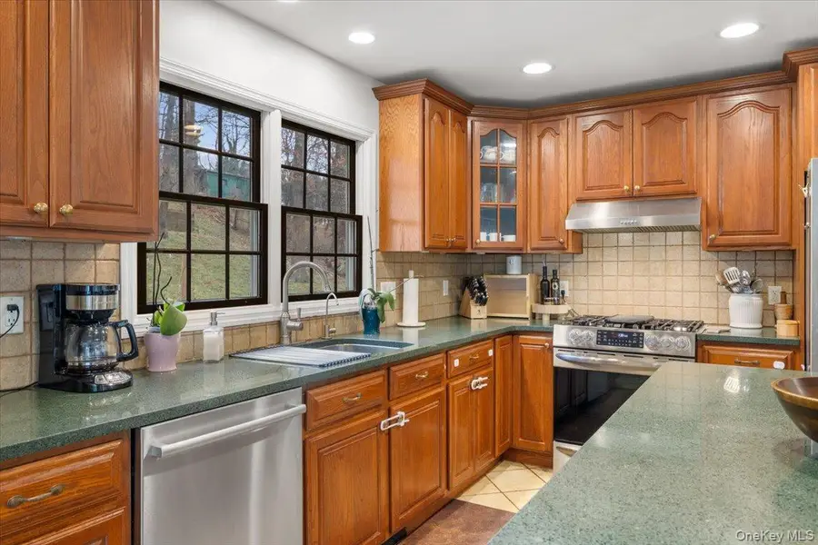 223 Bread And Cheese Hollow Road, Northport, NY 11768 - #3