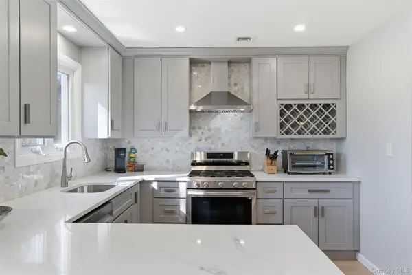 9 Bonaire Drive, Dix Hills, NY 11746