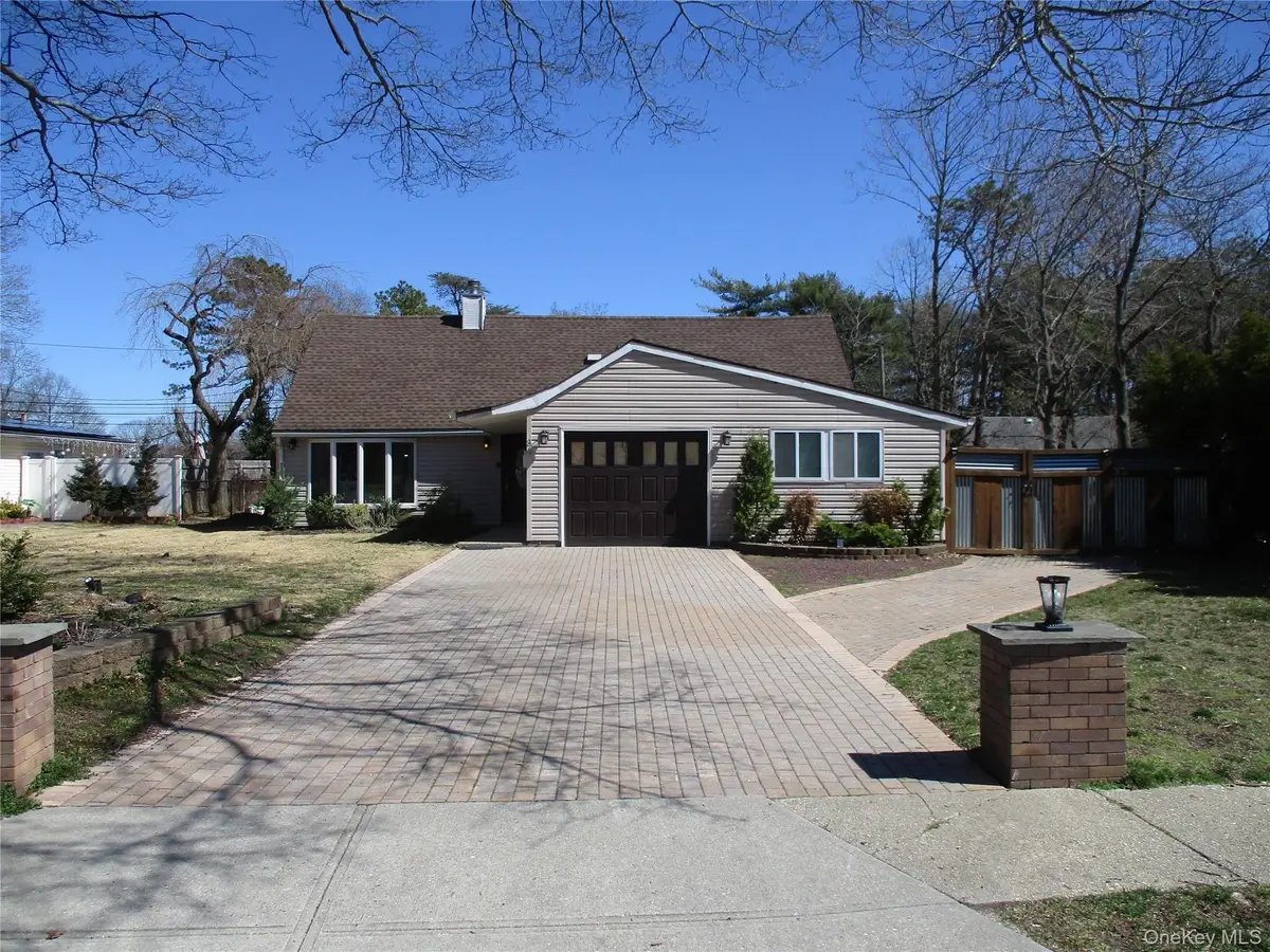 39 Split Cedar Drive, Islandia, NY 11749 - #1