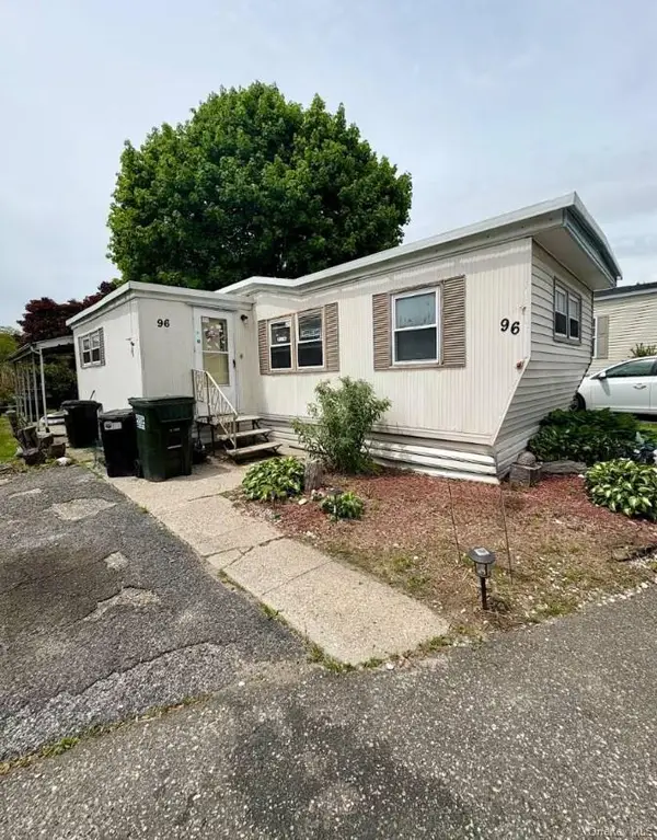 1964 River Road #96, Calverton, NY 11933