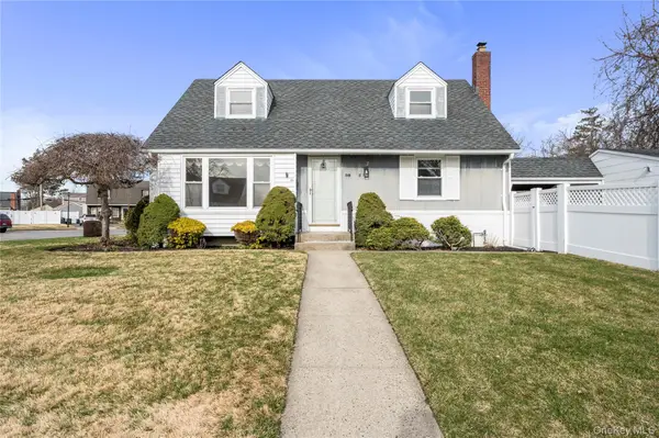 832 Stratford Drive, East Meadow, NY 11554