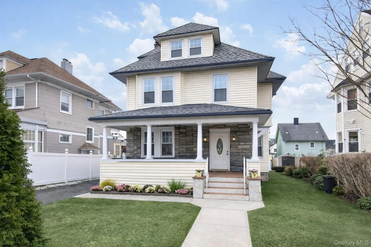 16 Badeau Place, New Rochelle, NY 10801 - #1