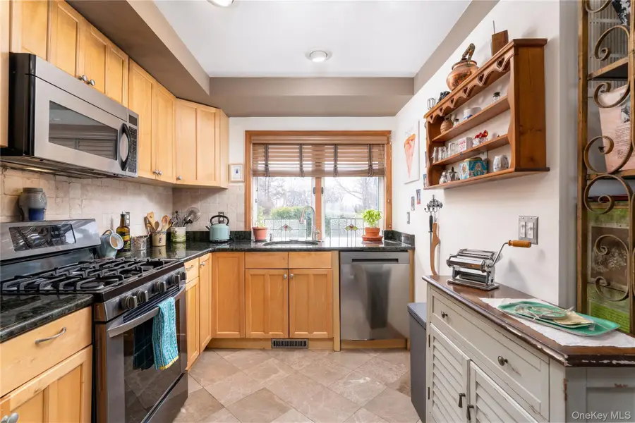 1603 Bluffs Drive N, Baiting Hollow, NY 11933 - #2