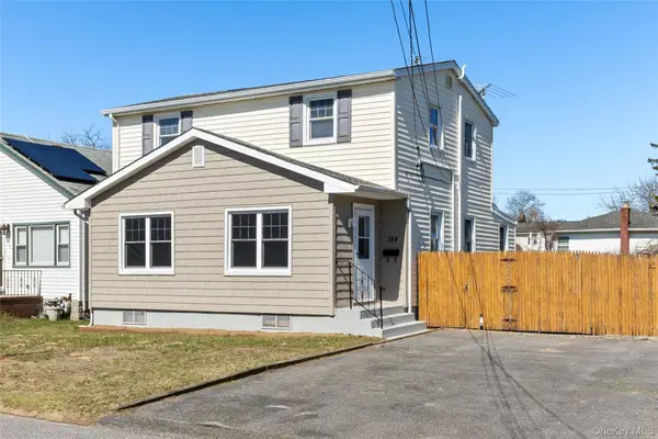 184 Dallas Street, Lindenhurst, NY 11757