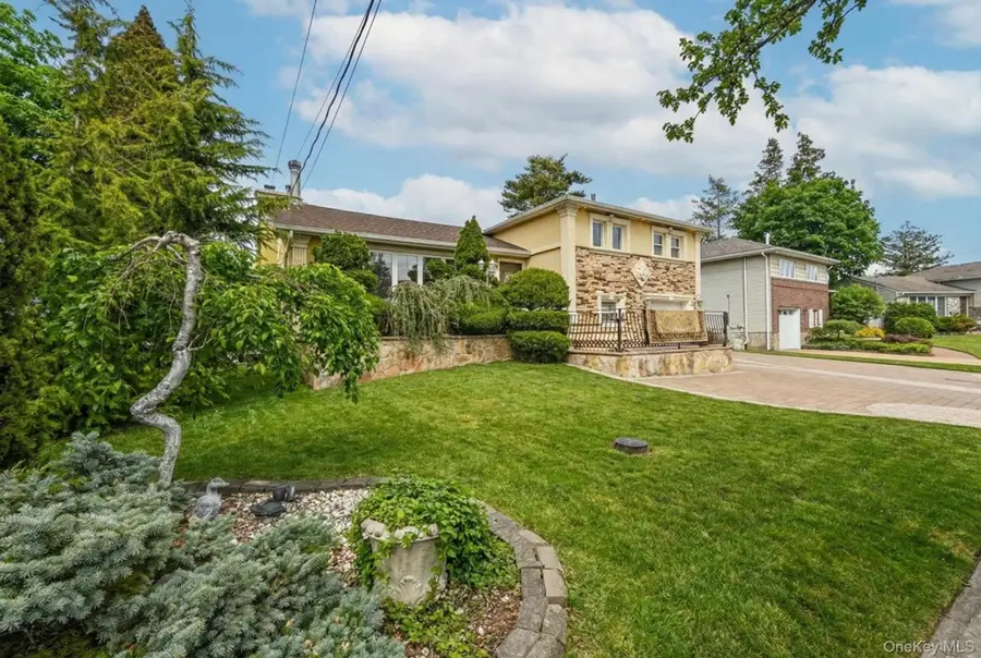 16 Tudor Road, Hicksville, NY 11801 - #2