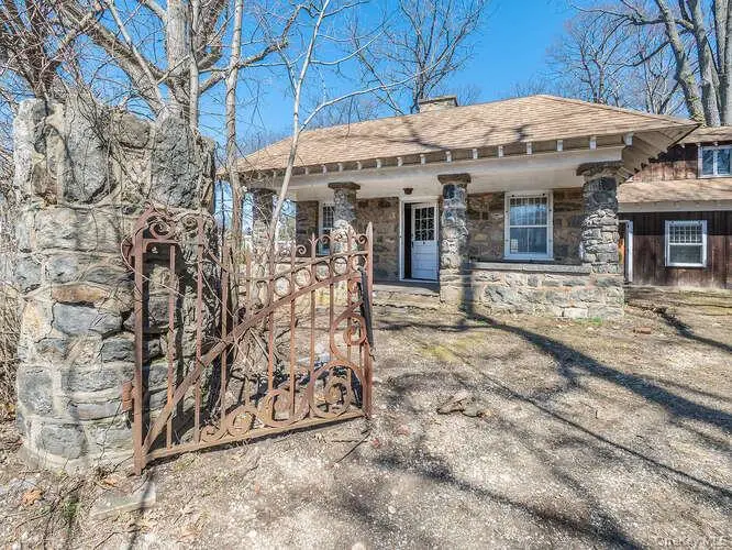 1425 Middle Neck Road, Sands Point, NY 11050 - #1