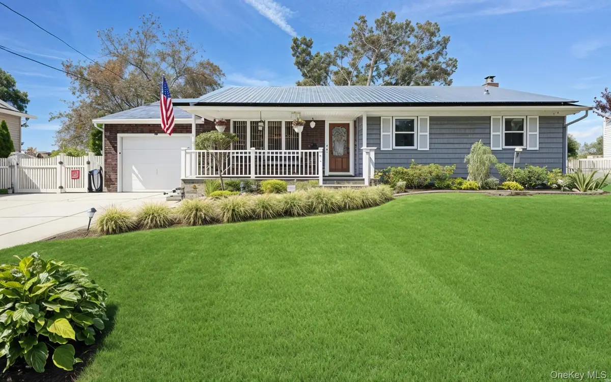 20 Newark Street, Lindenhurst, NY 11757 - #1