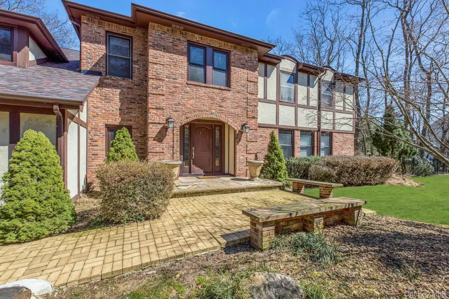 6 Ashleigh Drive, Saint James, NY 11780 - #3