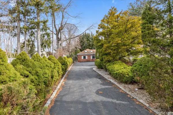 84 Horton Place, Syosset, NY 11791