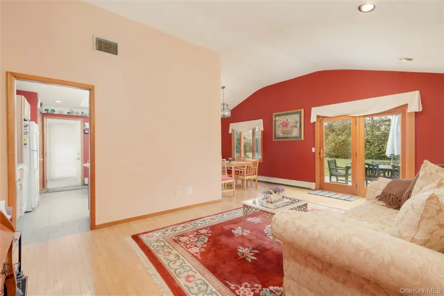 3 Chimney Court, Brookhaven, NY 11719 - #3