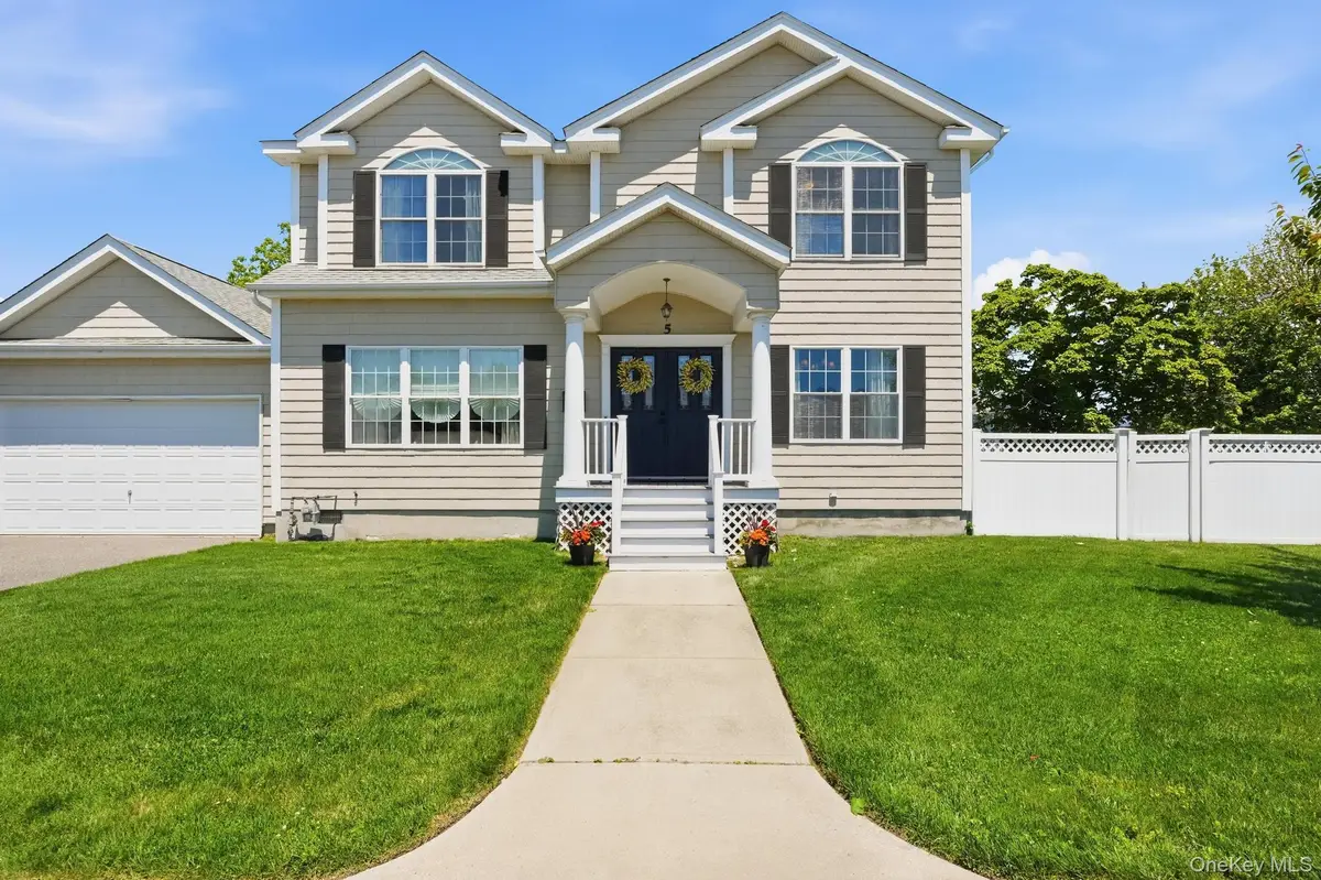 5 Butler Street, West Islip, NY 11795 - #1