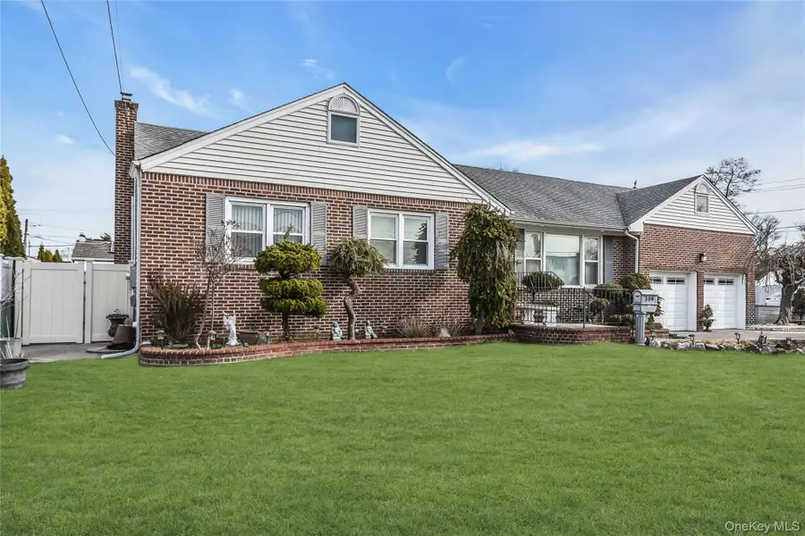 309 N Virginia Avenue, Massapequa, NY 11758 - #2