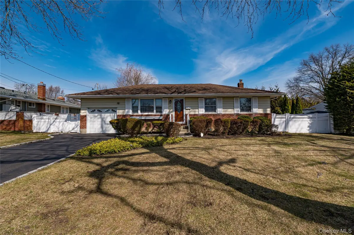 23 Olga Lane, Commack, NY 11725 - #1