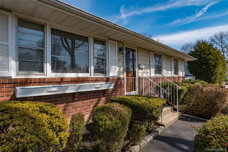 23 Olga Lane, Commack, NY 11725 - #2