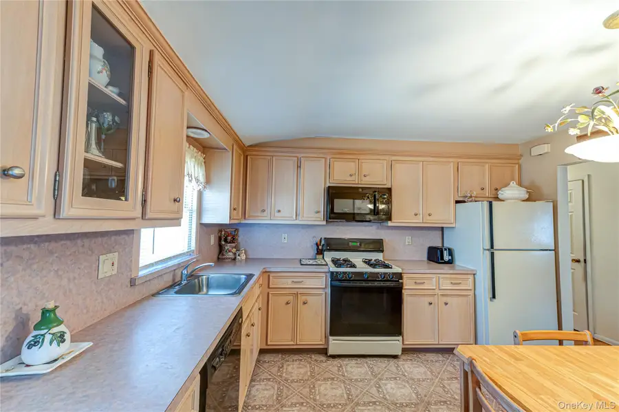 23 Olga Lane, Commack, NY 11725 - #3