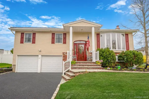 27 Spencer Way, Kings Park, NY 11754