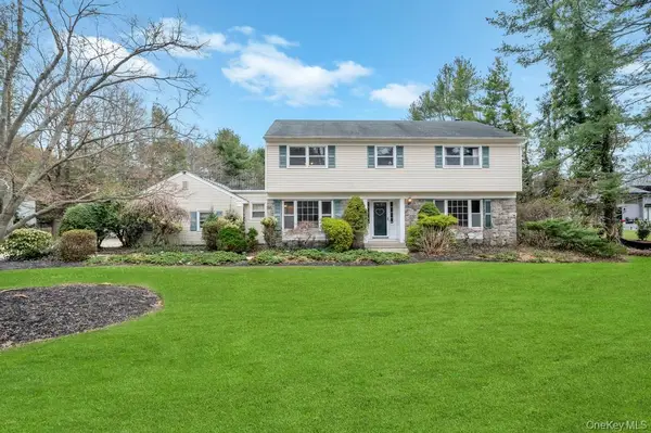 330 Edgewood Avenue, Smithtown, NY 11787