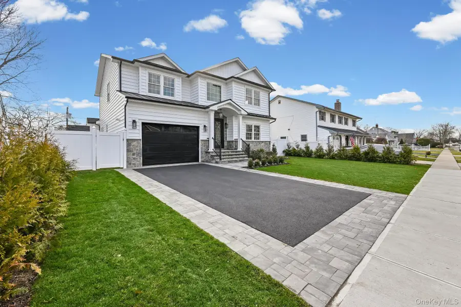 27 Grape Lane, Hicksville, NY 11801 - #2