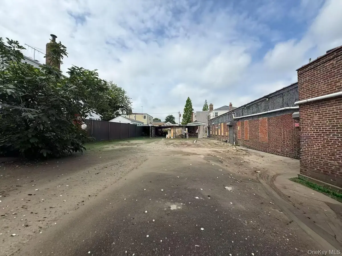 4810 Clearview Expressway, Oakland Gardens, NY 11364 - #1