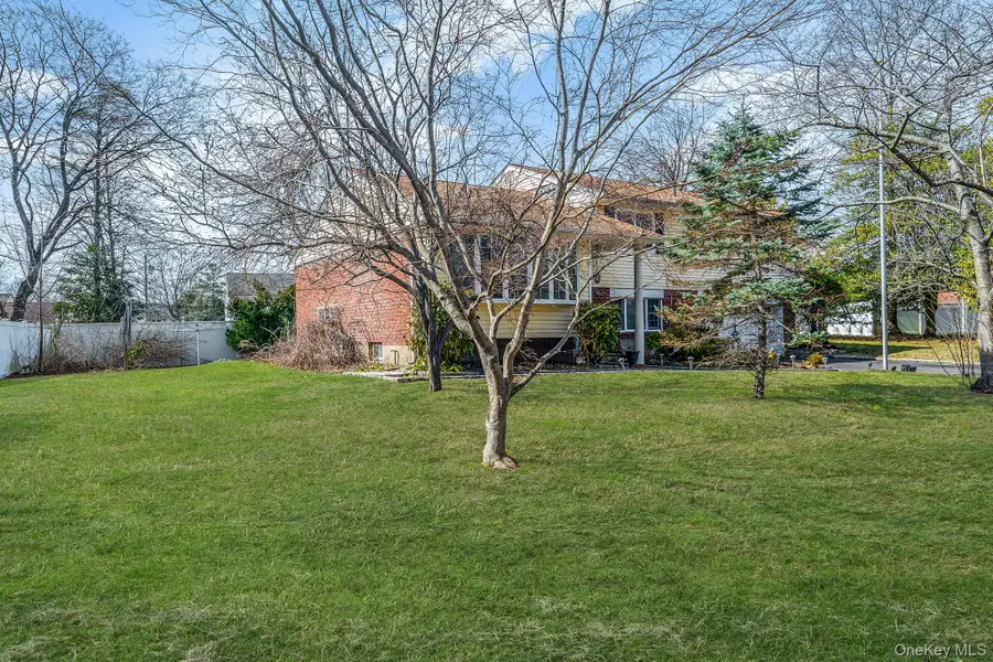 7 Osage Drive, Huntington Station, NY 11746 - #3