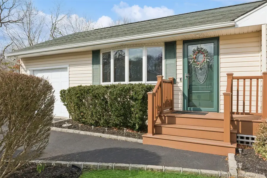 140 Oak Street, Medford, NY 11763 - #2