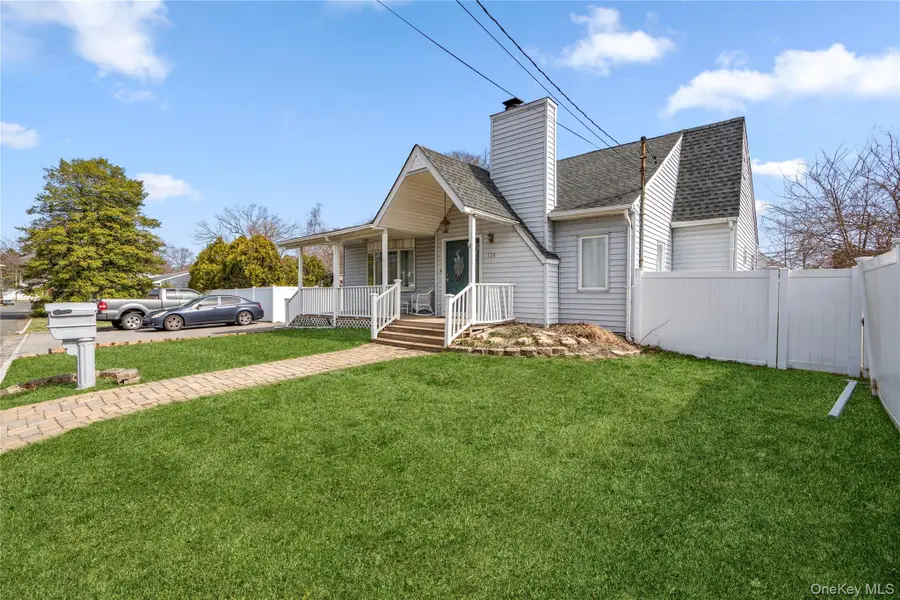 125 W 3rd Street, Ronkonkoma, NY 11779 - #3