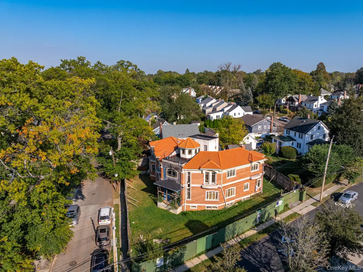 254-04 W End Drive, Little Neck, NY 11362 - #1