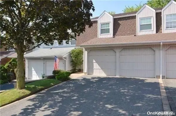 95 Woodlake Drive W #95, Woodbury, NY 11797