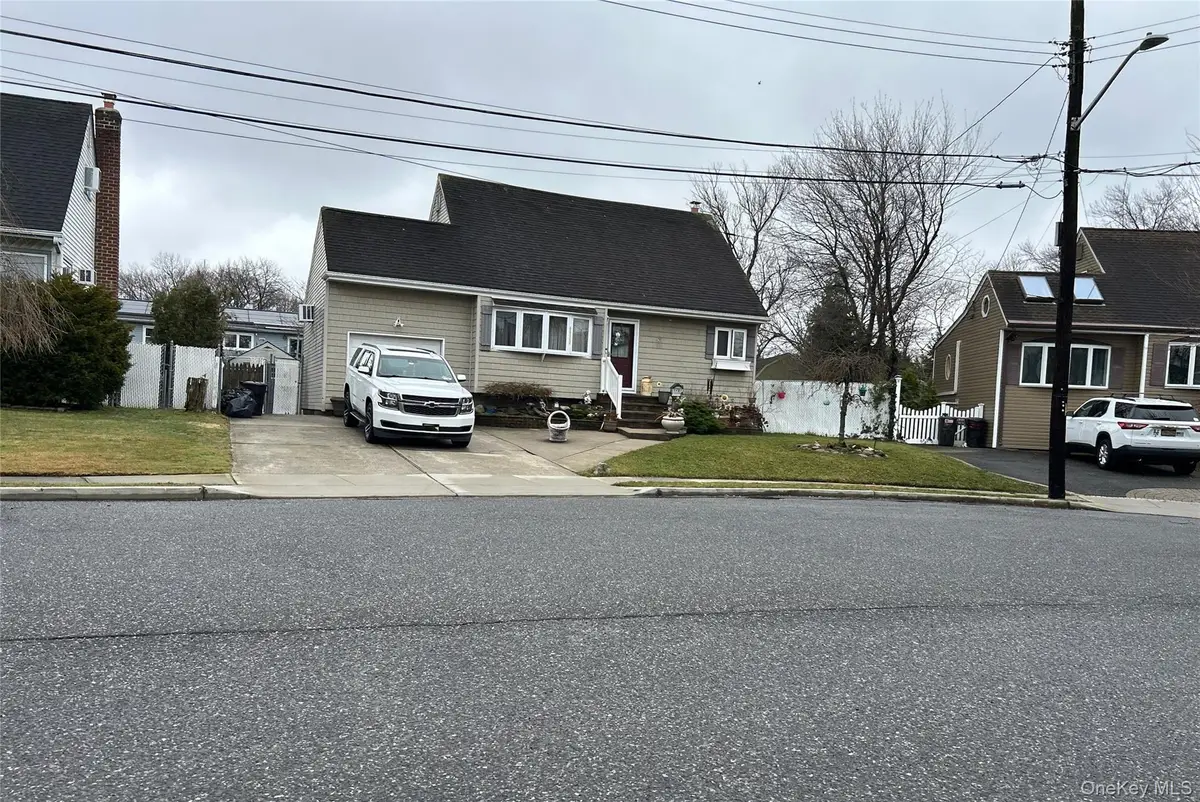 34 Karen Street, West Babylon, NY 11704 - #1