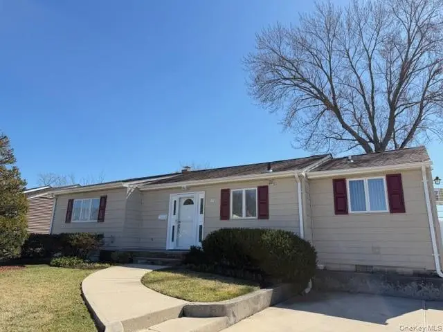 41 Charlotte Place, Plainview, NY 11803 - #2