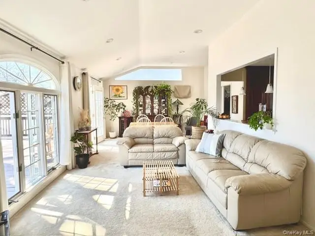 41 Charlotte Place, Plainview, NY 11803 - #3