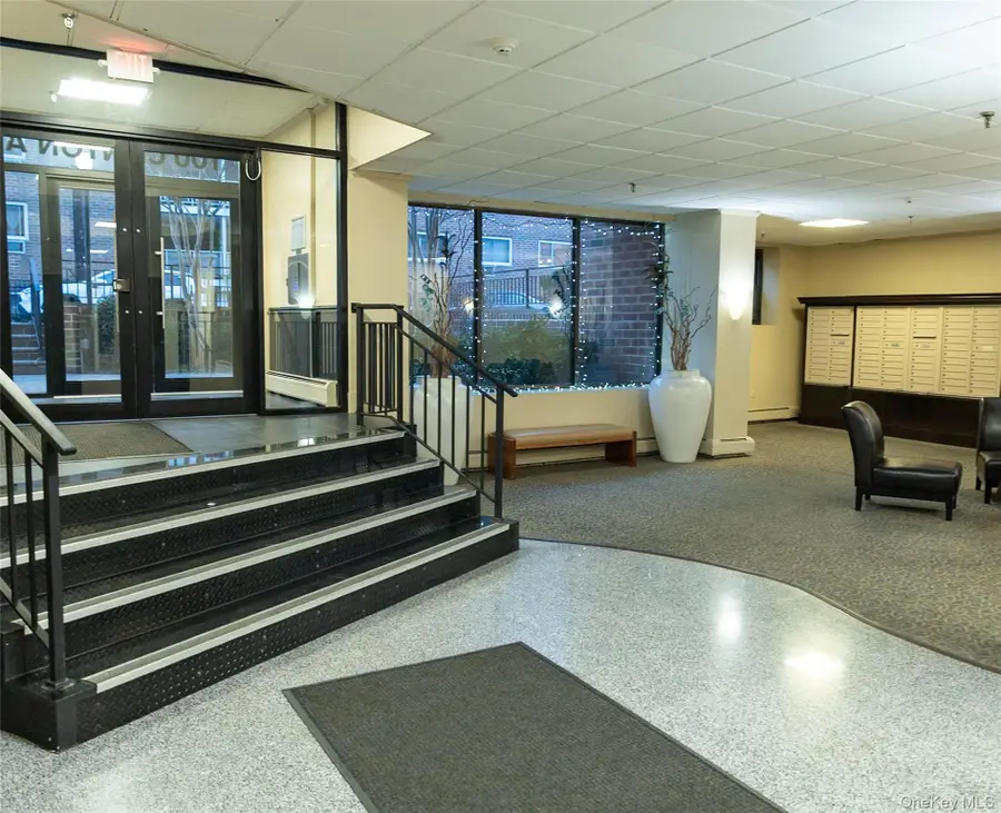 100 Clinton Avenue #2E, Mineola, NY 11504 - #3