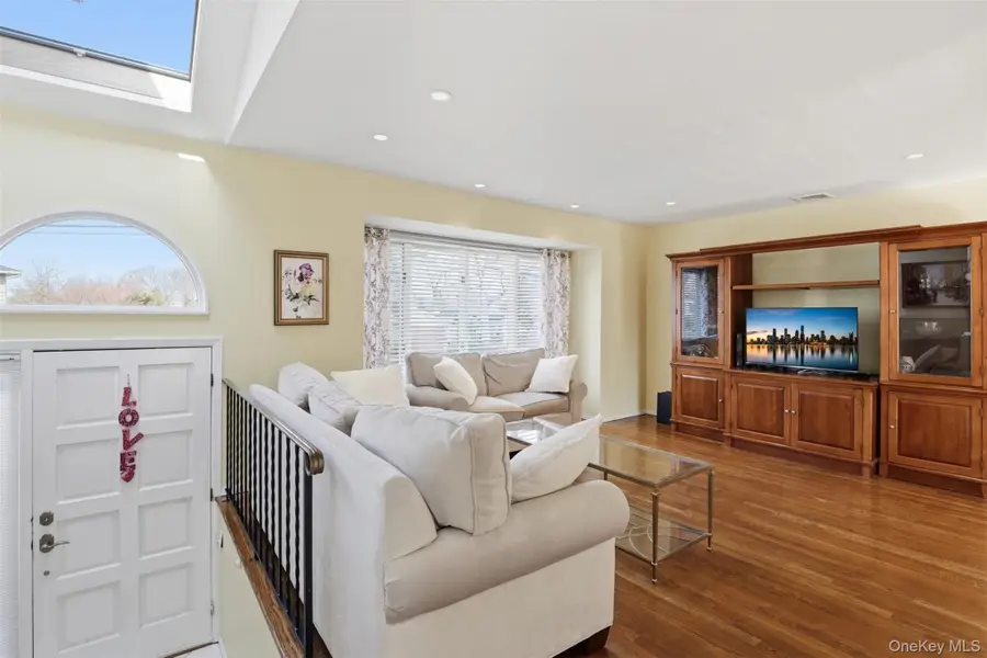 15 5th Place, Syosset, NY 11791 - #3