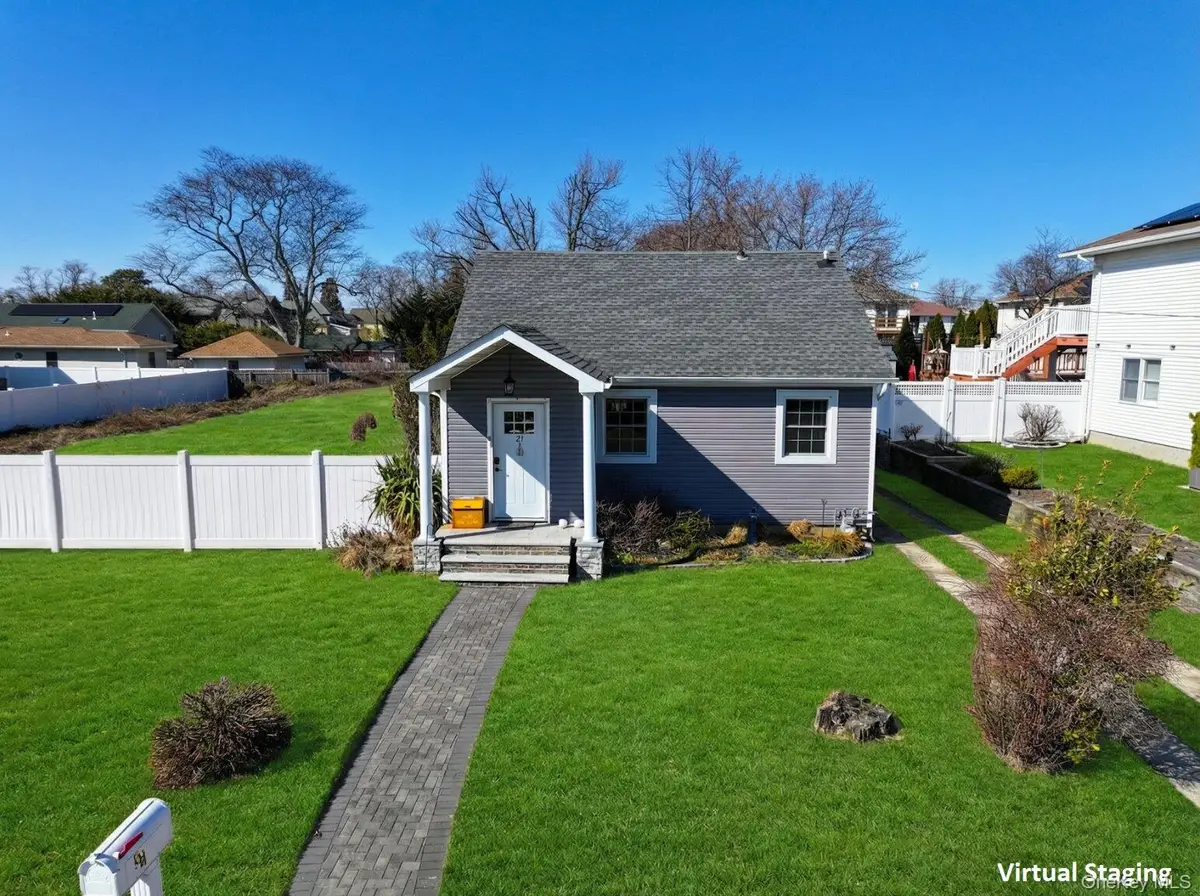 27 E Lincoln Avenue, Massapequa, NY 11758 - #1