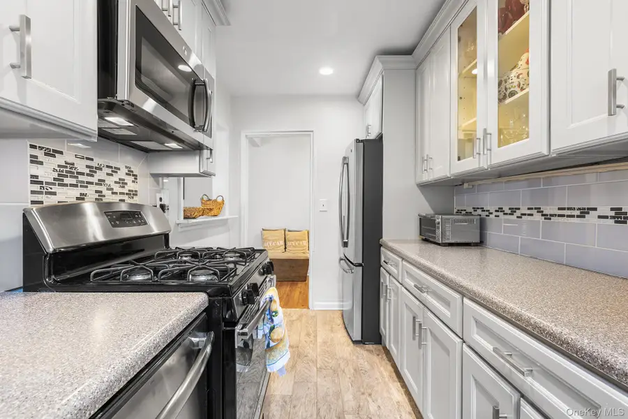 8 Lawrence Drive #A, White Plains, NY 10603 - #3