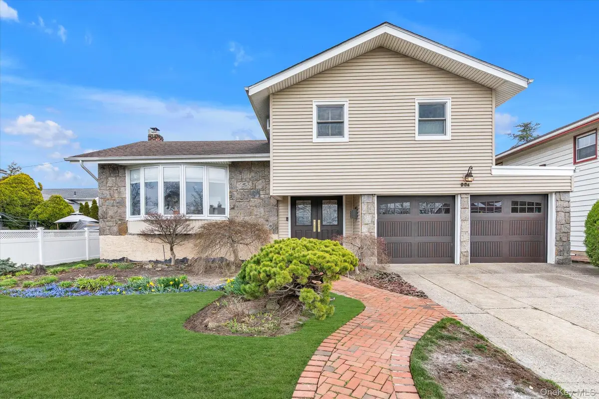 904 Park Lane, Valley Stream, NY 11581 - #1